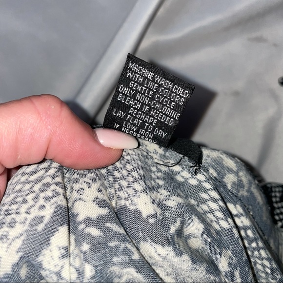 💋Bundle 4 items for $20. Add items💋 to a bundle3 - Picture 7 of 8